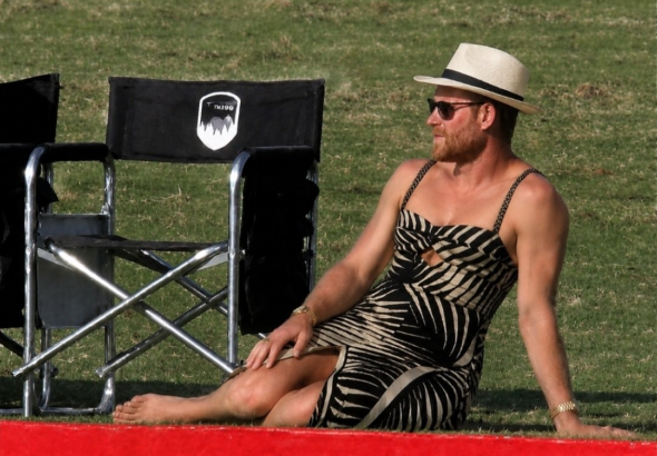1000899582